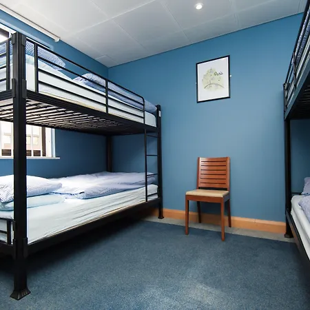 Russell Scott Backpackers Hostel *