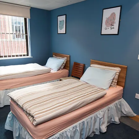 Russell Scott Backpackers Hostel *