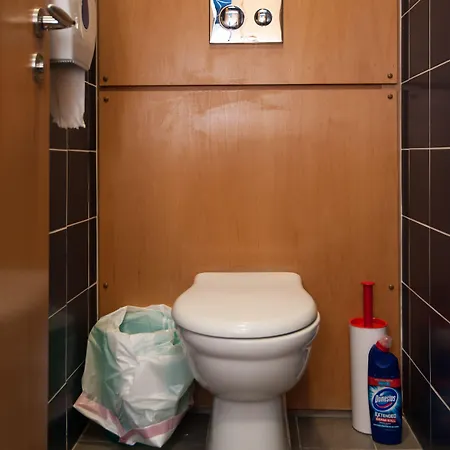 Russell Scott Backpackers Hostel *