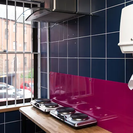 Russell Scott Backpackers * Leeds