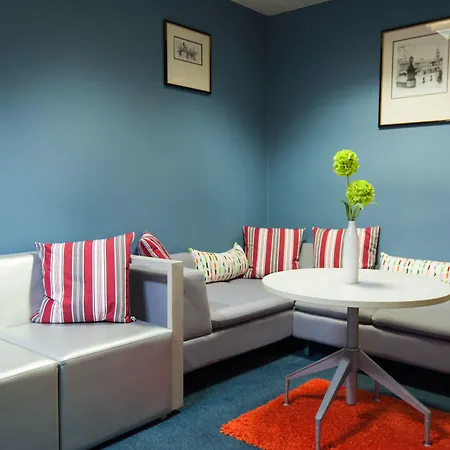 Russell Scott Backpackers Hostel Λιντς