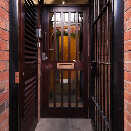 Russell Scott Backpackers *