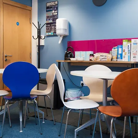 Russell Scott Backpackers Leeds