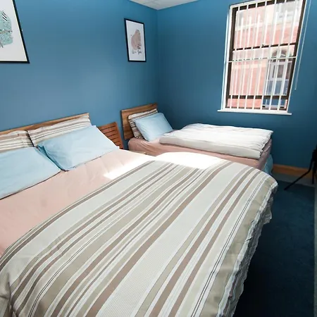 Russell Scott Backpackers *