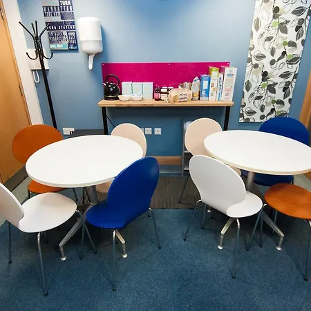 Russell Scott Backpackers Hostel *