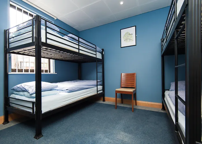 Russell Scott Backpackers Hostel *