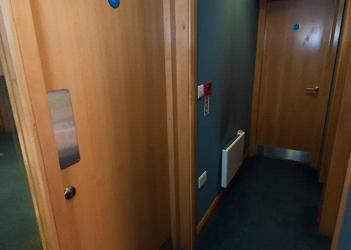 Russell Scott Backpackers *