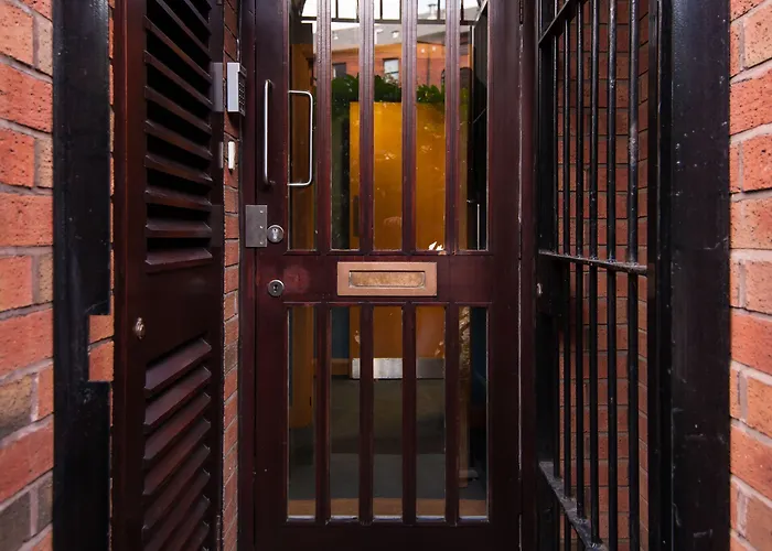 Russell Scott Backpackers *