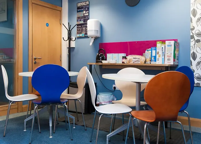 Russell Scott Backpackers 利兹