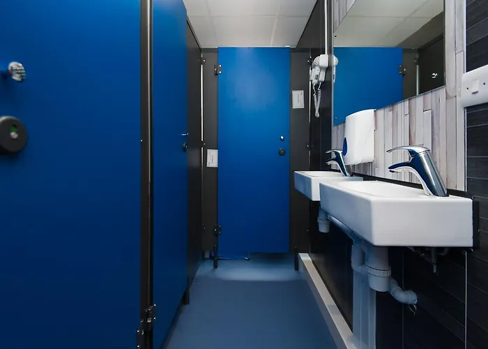 Russell Scott Backpackers 利兹