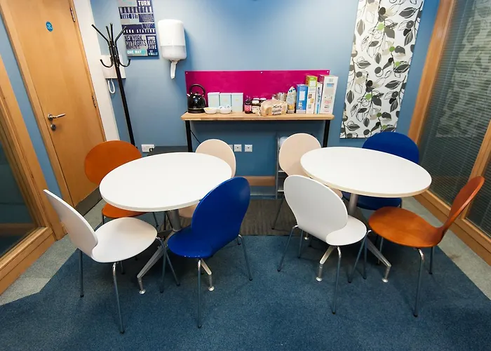 Russell Scott Backpackers Hostel *