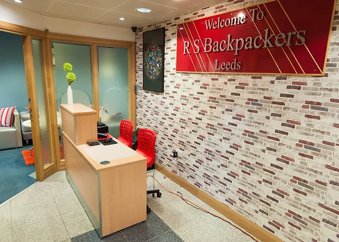 Russell Scott Backpackers 利兹