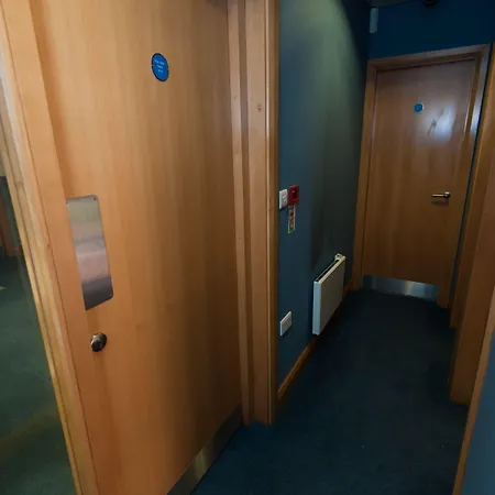 Russell Scott Backpackers *