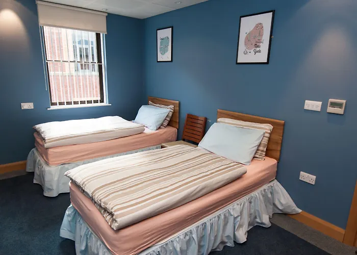 Russell Scott Backpackers Hostel *